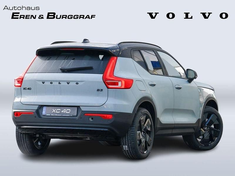 Neu Volvo XC40 Plus 163 PS (119 kW) 2026 Grau SUV