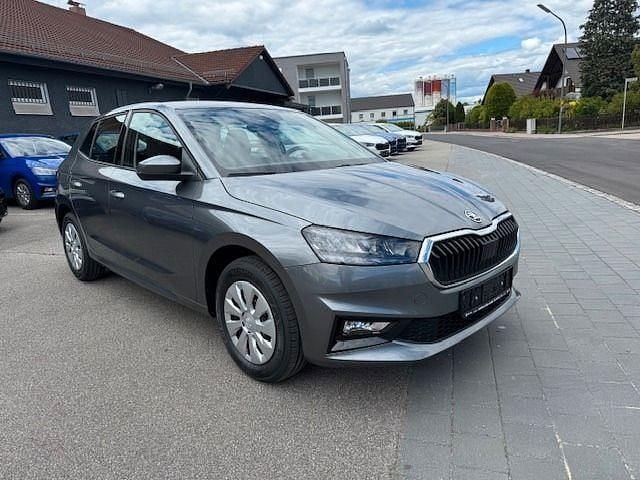 Neu Skoda Fabia Essence 80 PS (58 kW) 2025 Grau Kleinwagen