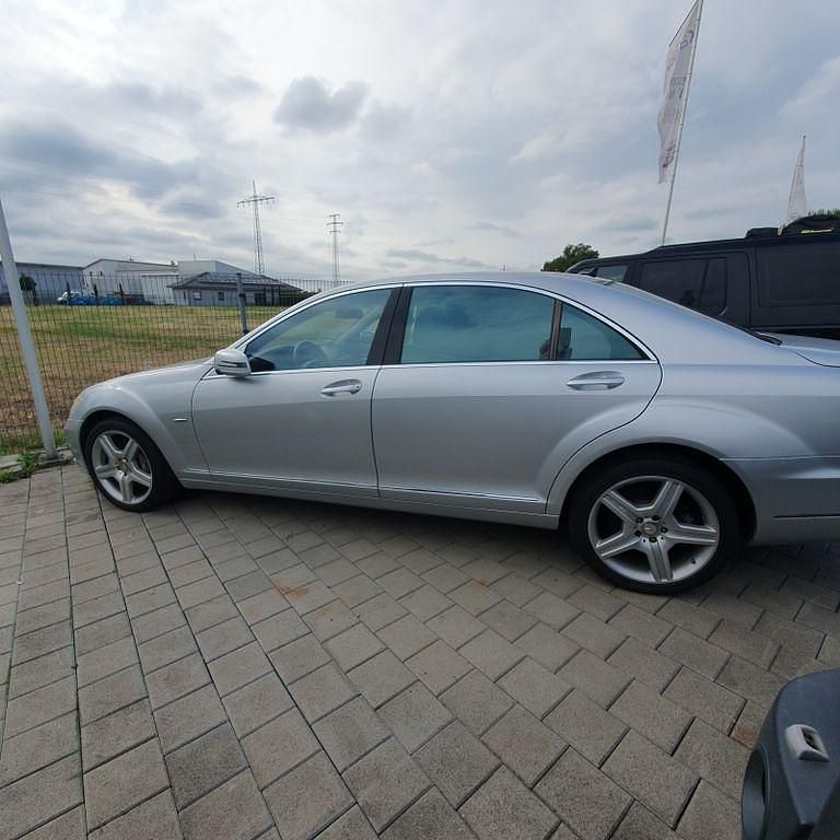 Silber Gebraucht 2011 Mercedes S500 Limousine | 17.400 € (Fairer Preis) - Bild 1/4