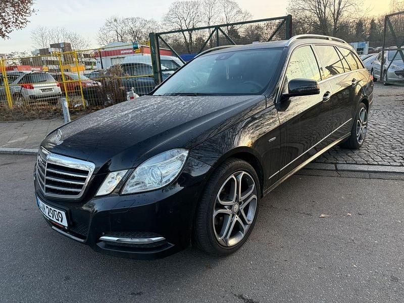 Gebraucht Mercedes E200 184 PS (135 kW) 2010 Schwarz Kombi