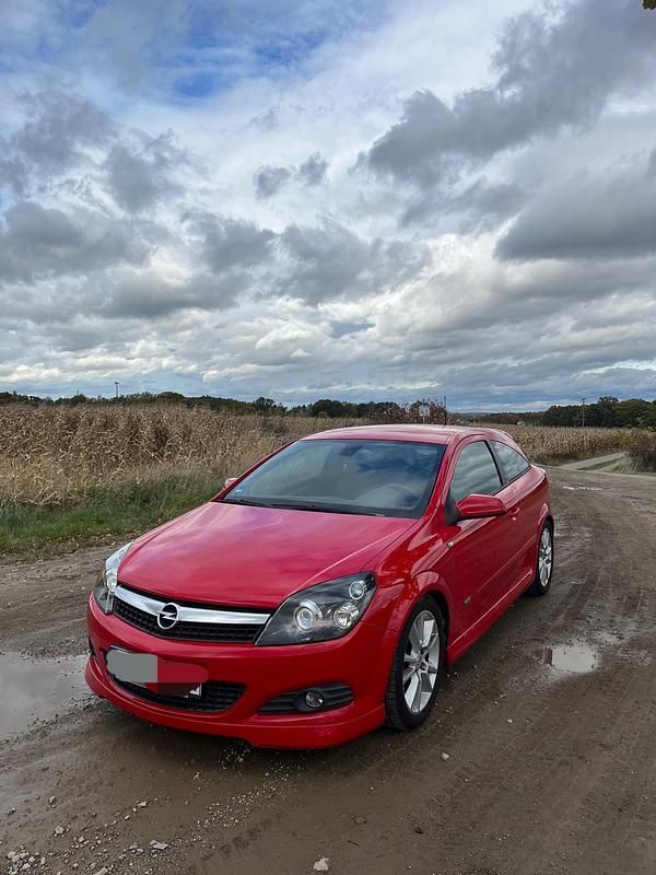 Rot Gebraucht 2008 Opel Astra GTC OPC Coupé | 4.000 € - Bild 1/4