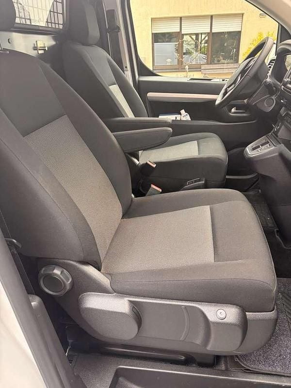Weiß Gebraucht 2022 Opel Vivaro-e Combi Edition Van | 19.000 € - Bild 1/4