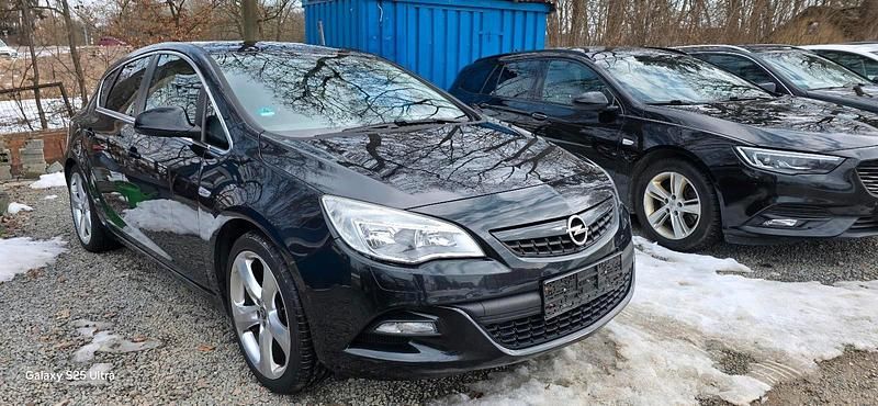 Gebraucht Opel Astra Design Edition 140 PS (102 kW) 2011 Braun Limousine