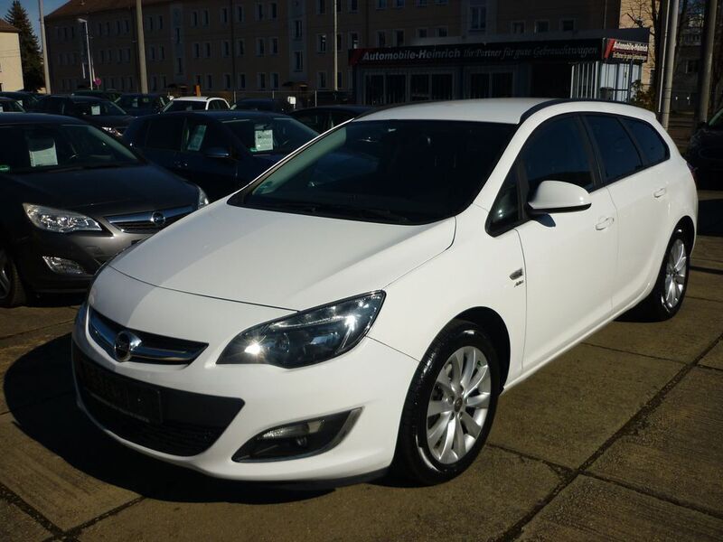 Schneeweiss/summitwhite/arctic Gebraucht 2013 Opel Astra Active Kombi | 6.300 € (Fairer Preis) - Bild 1/4