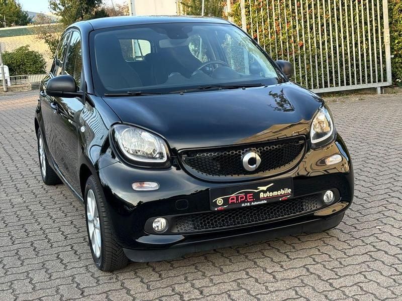 Schwarz Gebraucht 2017 Smart ForFour Passion Kleinwagen | 12.499 € (Fairer Preis) - Bild 1/4