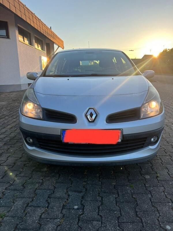 Silber Gebraucht 2005 Renault Clio II Limousine | 1.350 € (Guter Preis) - Bild 1/4
