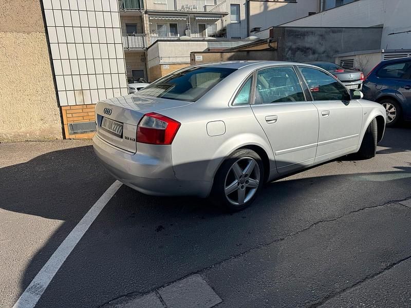 Gebraucht Audi A4 131 PS (96 kW) 2004 Silber Limousine
