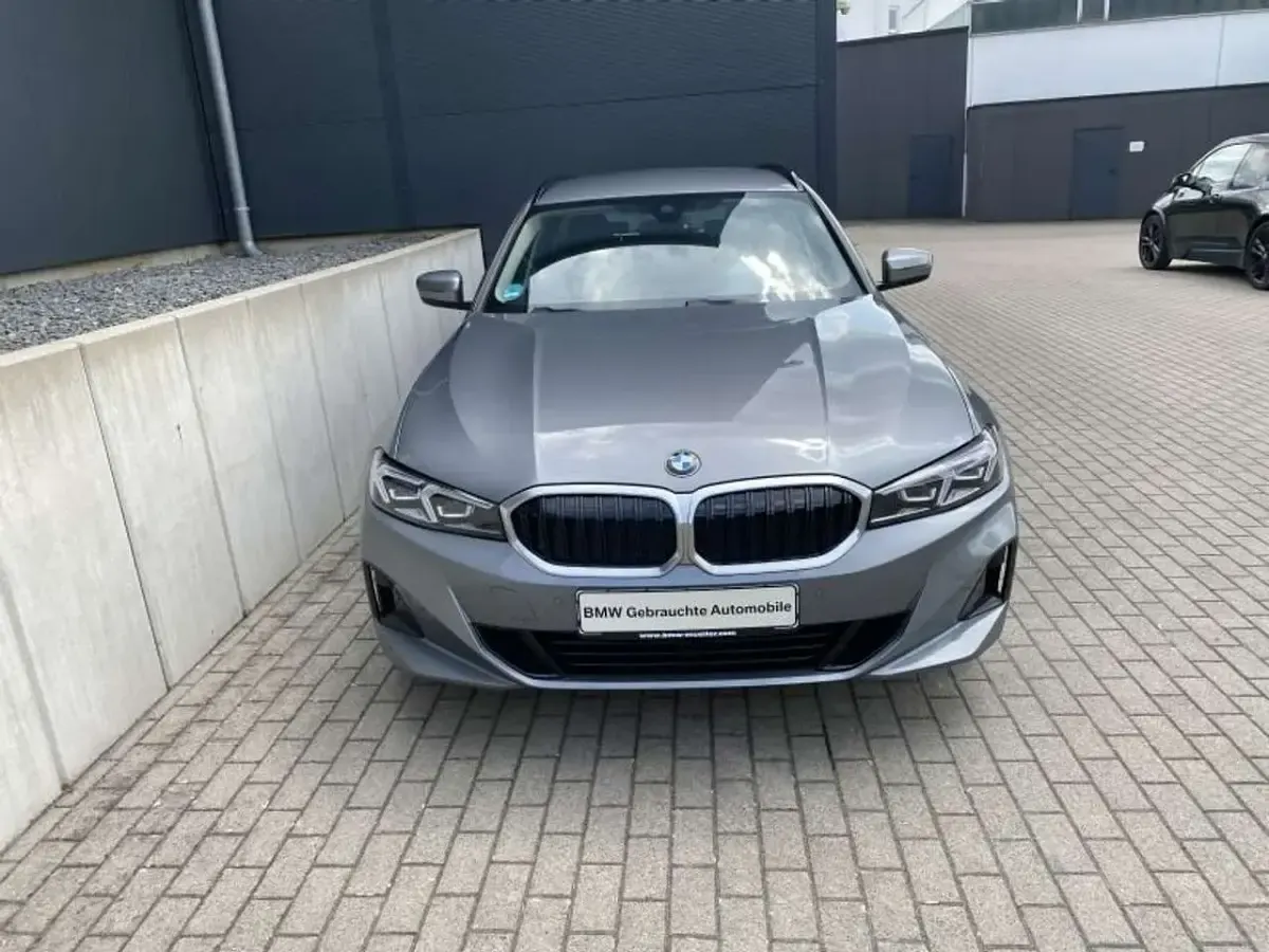 Gebraucht BMW 318 156 PS (114 kW) 2025 Grau Kombi