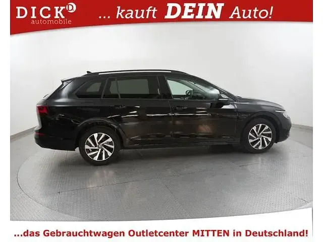 Gebraucht VW Golf VIII Life 150 PS (110 kW) 2024 Mythos black Kombi