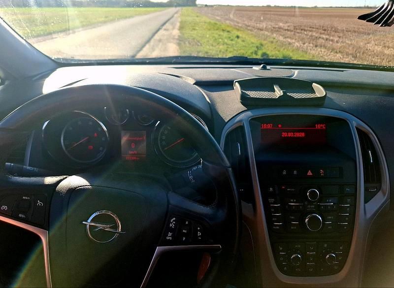 Gebraucht Opel Astra 156 PS (114 kW) 2012 Schwarz Kombi