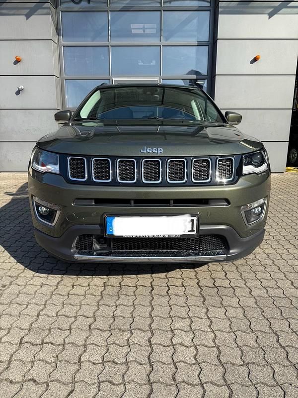 Grün Gebraucht 2018 Jeep Compass Limited SUV | 16.700 € (Fairer Preis) - Bild 1/4