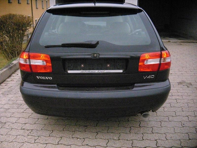 Gebraucht Volvo V40 136 PS (100 kW) 2002 Violet Kombi