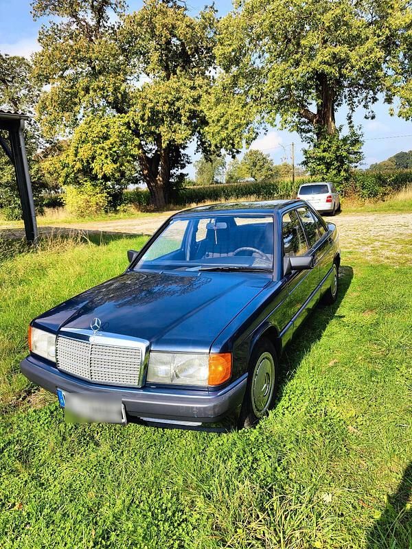 Blau Gebraucht 1991 Mercedes 190 Limousine | 4.550 € - Bild 1/4