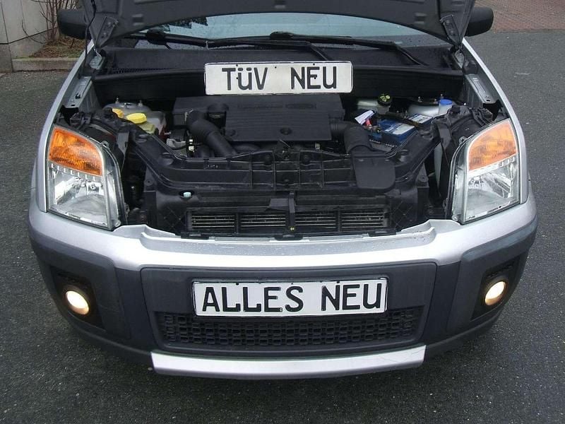 Gebraucht Ford Fusion 101 PS (74 kW) 2010 Grau Kleinwagen