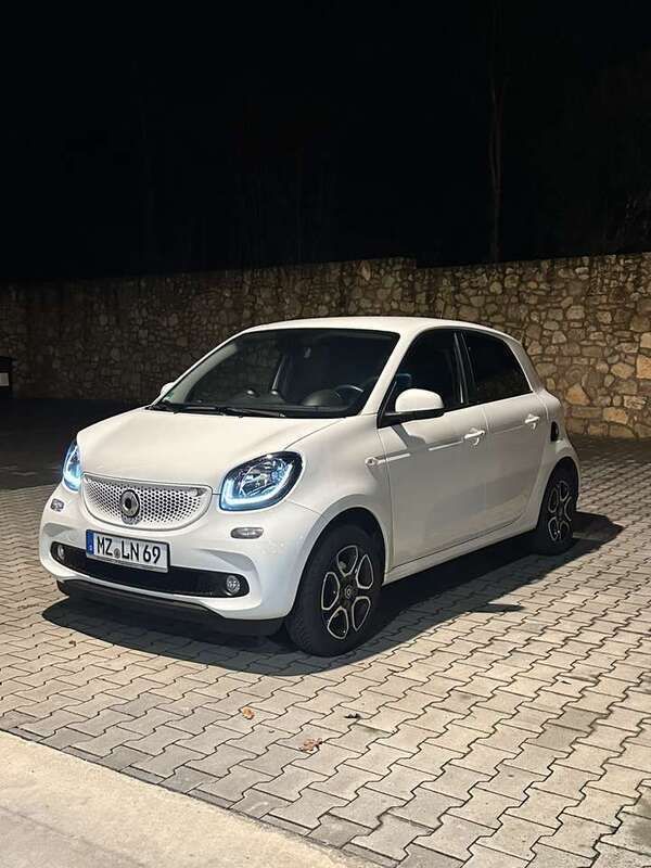 Weiß Gebraucht 2019 Smart ForFour Kleinwagen | 11.900 € (Fairer Preis) - Bild 1/4