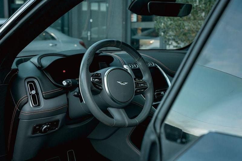 Gebraucht Aston Martin DBX 551 PS (405 kW) 2021 Grau SUV