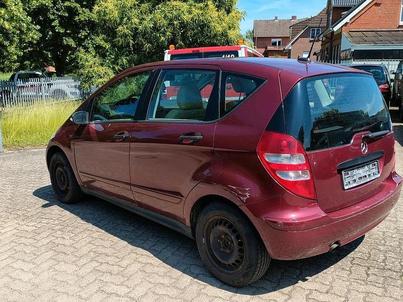 Rot Gebraucht 2008 Mercedes A160 Limousine | 990 € (Guter Preis) - Bild 1/4