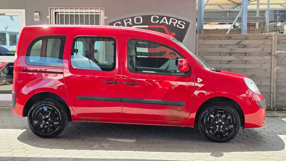 Gebraucht Renault Kangoo Happy Family 90 PS (66 kW) 2010 Hellrot Van / Kleinbus