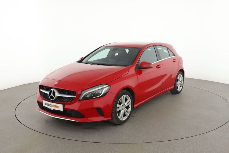 Rot Gebraucht 2016 Mercedes A180 Urban Limousine | 16.710 € (Fairer Preis) - Bild 1/4