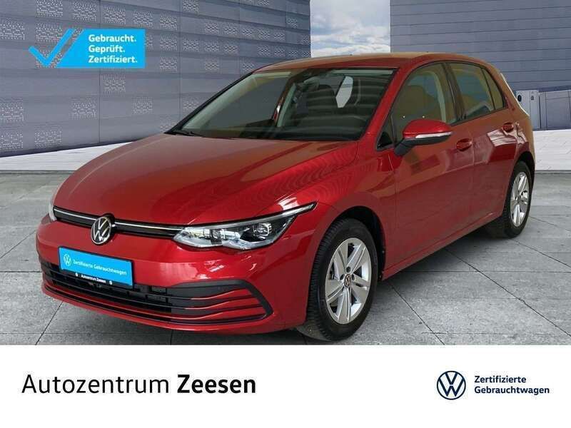 Rot Gebraucht 2024 VW Golf VIII Life Limousine | 24.450 € (Fairer Preis) - Bild 1/4