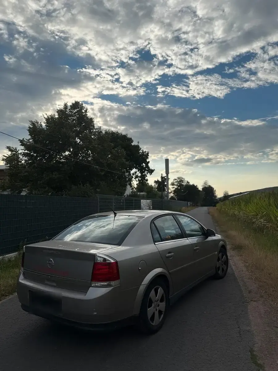 Gebraucht Opel Vectra 147 PS (108 kW) 2004 Gold Limousine