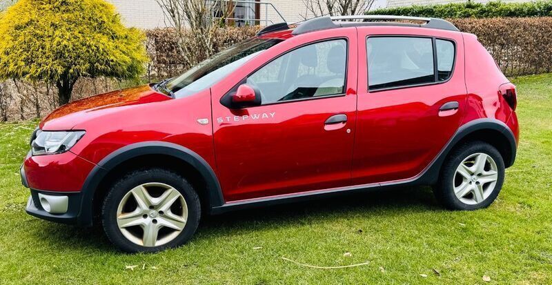 Rot Gebraucht 2015 Dacia Sandero Stepway Ambiance Kleinwagen | 7.000 € (Fairer Preis) - Bild 1/4