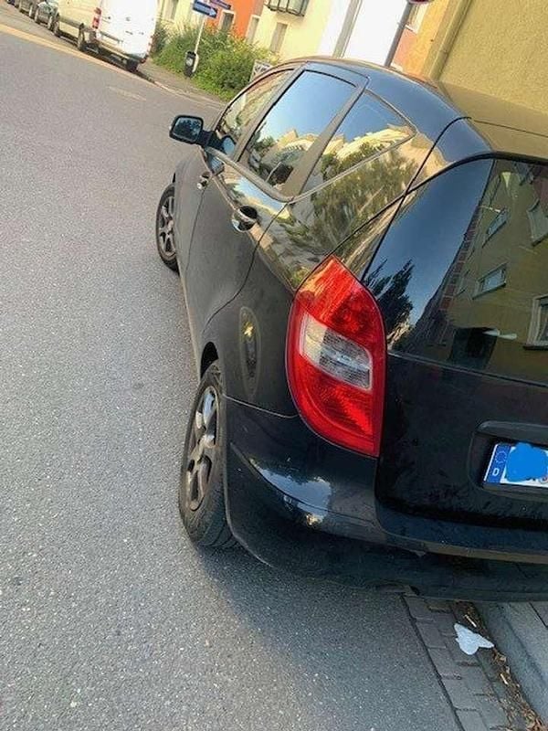 Gebraucht Mercedes A180 109 PS (80 kW) 2010 Schwarz Kleinwagen