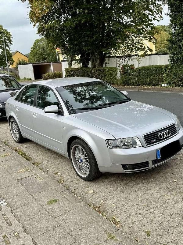 Silber Gebraucht 2004 Audi A4 Limousine | 1.490 € (Superpreis) - Bild 1/2