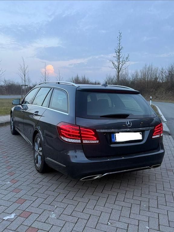Gebraucht Mercedes E200 Avantgarde 136 PS (100 kW) 2016 Grau Kombi