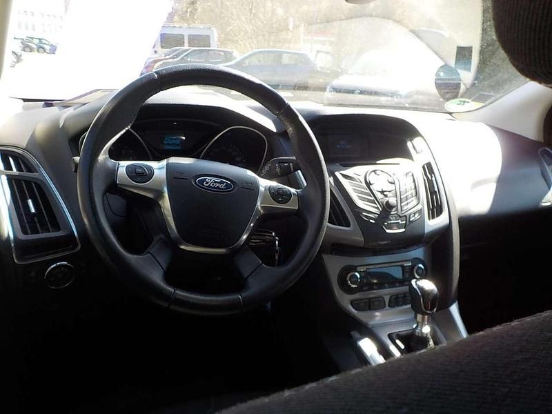 Gebraucht Ford Focus Trend 125 PS (91 kW) 2013 Brisbane braun (met.) Kleinwagen