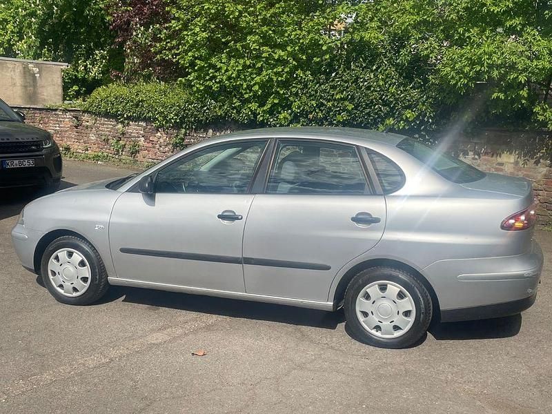 Używany Seat Cordoba 75 KM (55 kW) 2004 Szary Sedan/Limuzyna
