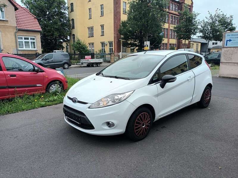 Weiß Gebraucht 2011 Ford Fiesta Titanium Kleinwagen | 2.650 € (Superpreis) - Bild 1/4