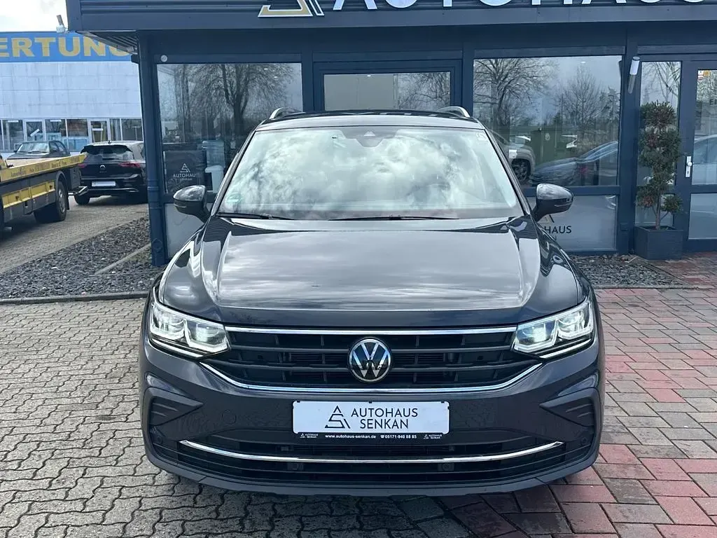 Gebraucht VW Tiguan Life 150 PS (110 kW) 2023 Grau SUV