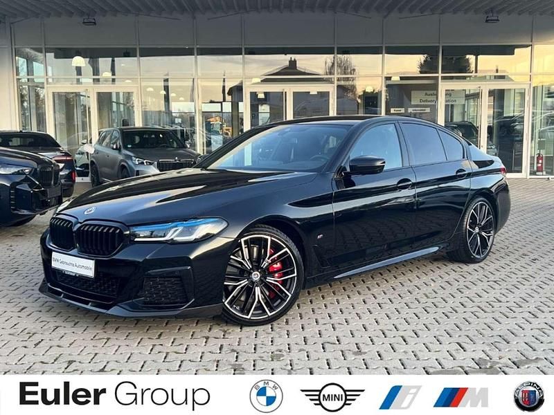 Black sapphire metallic Gebraucht 2022 BMW 550 M Sport Limousine | 54.949 € (Fairer Preis) - Bild 1/4