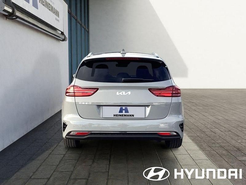 Neu Kia Ceed 101 PS (74 kW) 2025 Grau Kleinwagen