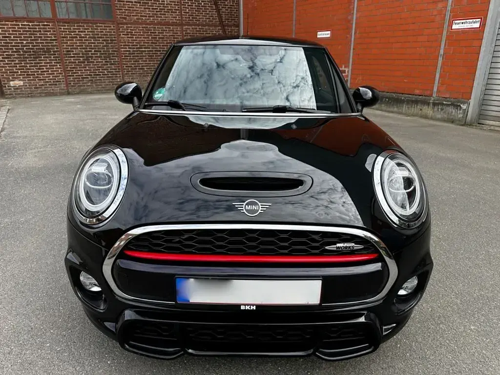 Używany Mini John Cooper Works 192 KM (141 kW) 2018 Czarny Hatchback