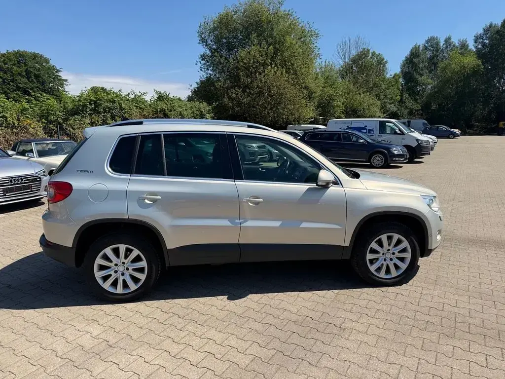 Gebraucht VW Tiguan Team 140 PS (102 kW) 2011 Gold SUV