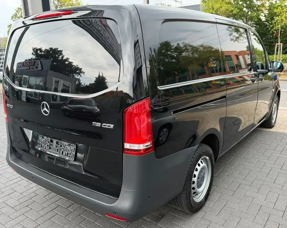 Gebraucht Mercedes Vito 163 PS (119 kW) 2022 Schwarz Van