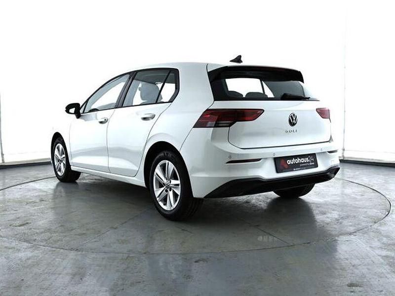 Gebraucht VW Golf VIII Life 131 PS (96 kW) 2023 Weiß Limousine