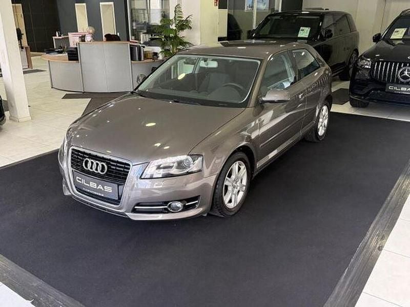 Grau Gebraucht 2011 Audi A3 Attraction Limousine | 5.900 € (Guter Preis) - Bild 1/4