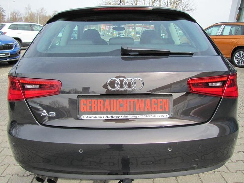 Gebraucht Audi A3 Attraction 122 PS (89 kW) 2013 Braun Limousine