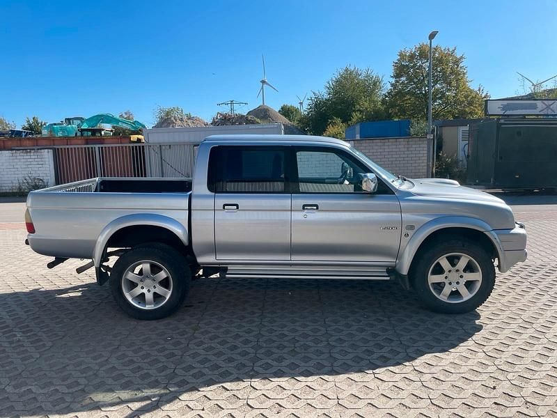 Silber Gebraucht 2006 Mitsubishi L200 Abholung | 13.900 € - Bild 1/4