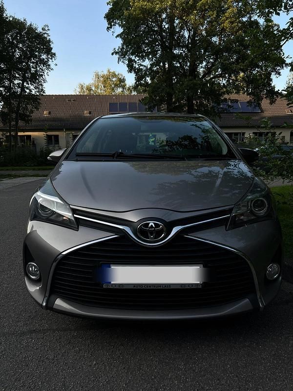 Gebraucht 2015 Toyota Yaris Kleinwagen | 9.050 € (Fairer Preis) - Bild 1/4