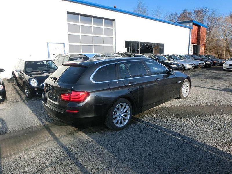 Gebraucht BMW 530 245 PS (180 kW) 2011 Grau Kombi