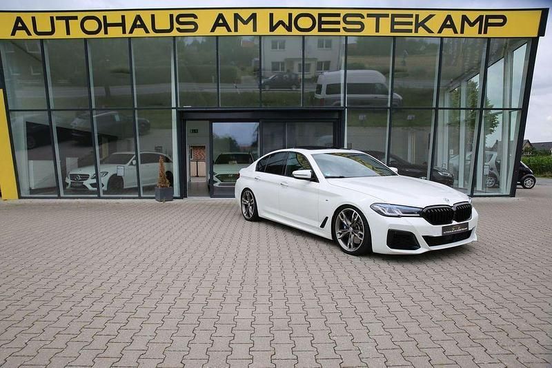 Alpinweiss iii Gebraucht 2017 BMW M550 Performance Limousine | 31.990 € - Bild 1/4