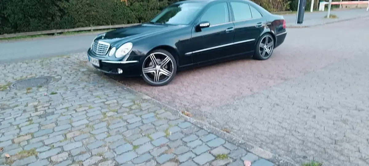 Gebraucht Mercedes E240 Elegance 177 PS (130 kW) 2003 Schwarz Limousine