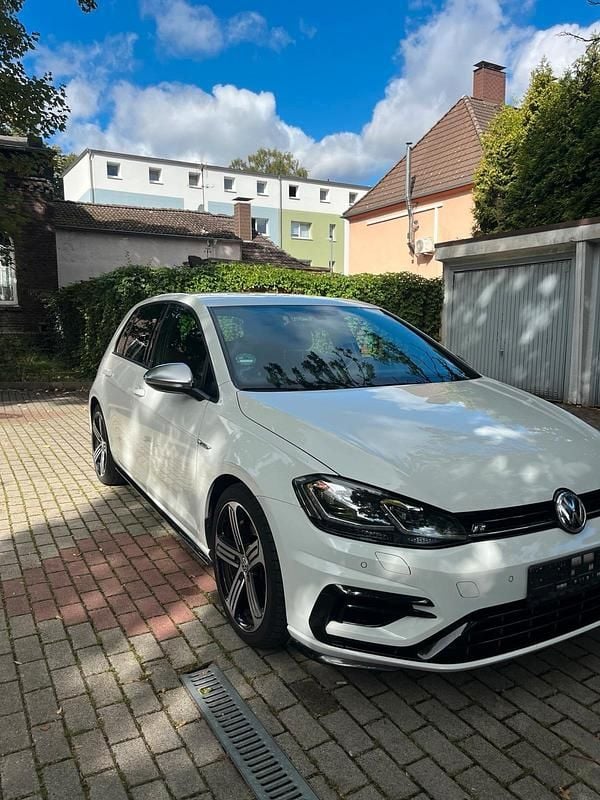 Weiß Gebraucht 2018 VW Golf VII R Limousine | 17.800 € (Guter Preis) - Bild 1/4