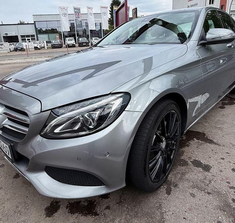 Silber Gebraucht 2015 Mercedes 220 Limousine | 16.000 € - Bild 1/4