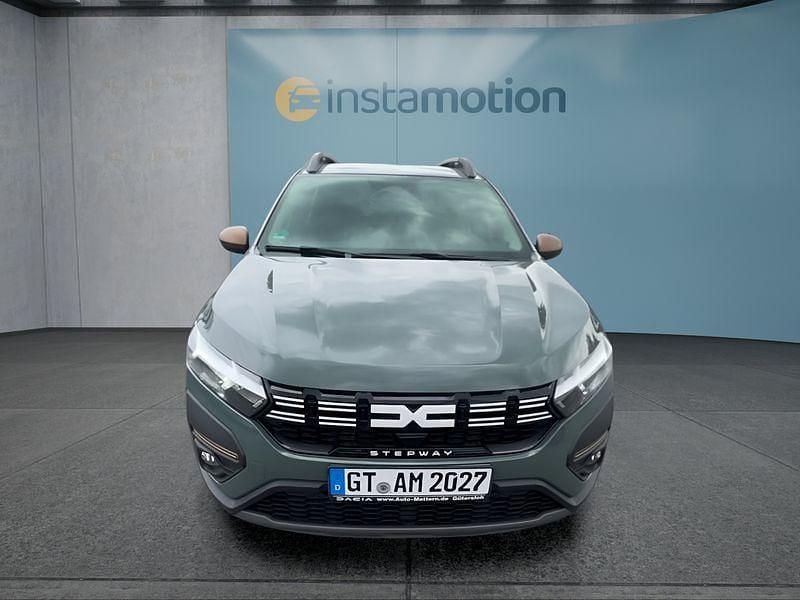 Grün Gebraucht 2025 Dacia Sandero Stepway Kleinwagen | 19.499 € (Fairer Preis) - Bild 1/4