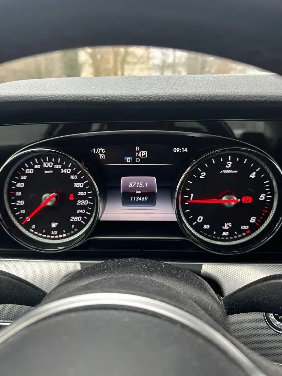 Gebraucht Mercedes E220 194 PS (142 kW) 2019 Grau Limousine
